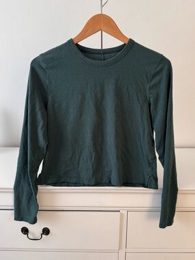 Lululemon Green Long Sleeve Crop Tee Athletic Yoga Training Top Womens Size 4